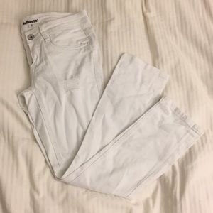 Destroyed white jeans by dollhouse.